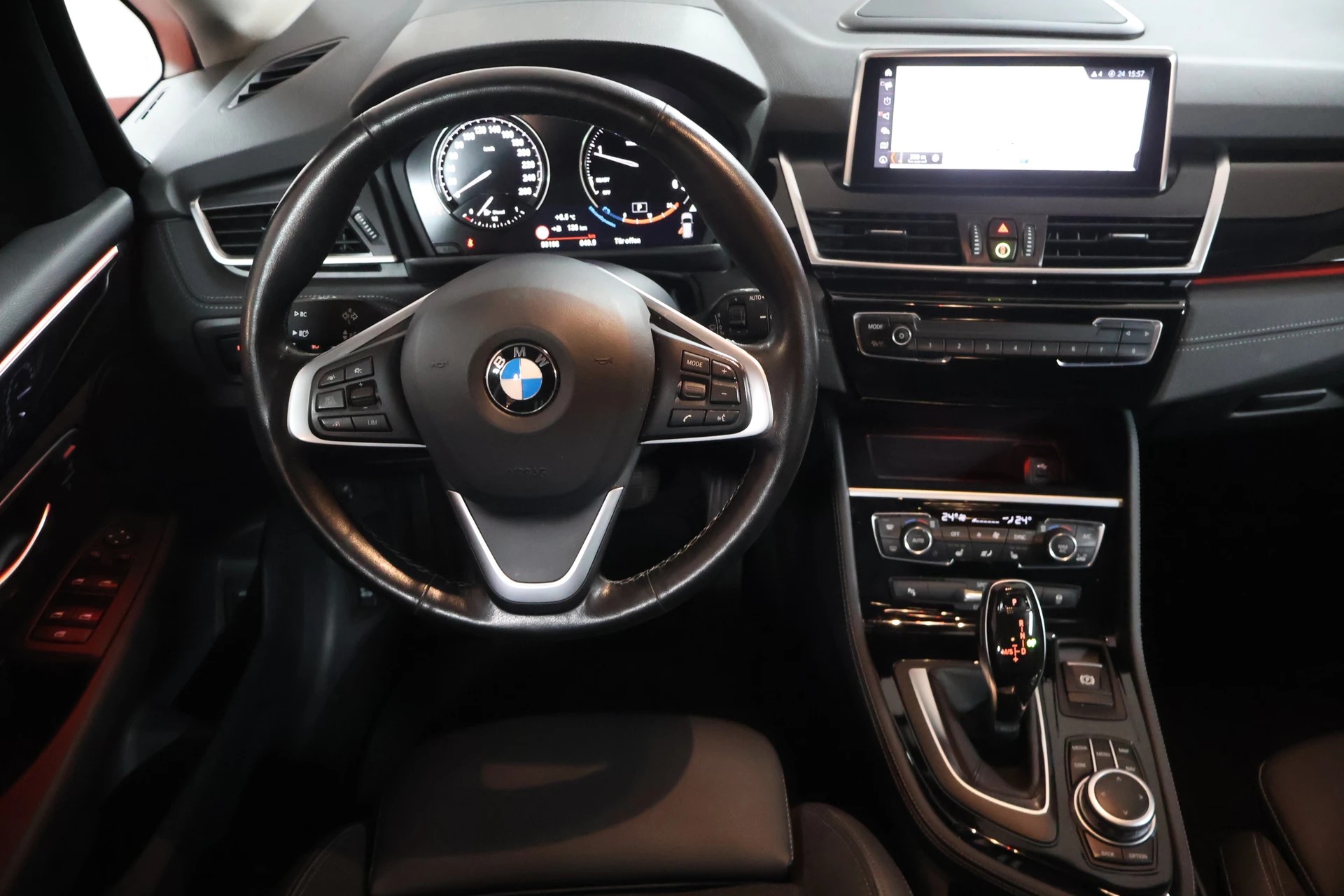 BMW 218d xDrive Active Tourer Steptronic Sport Line-image-7