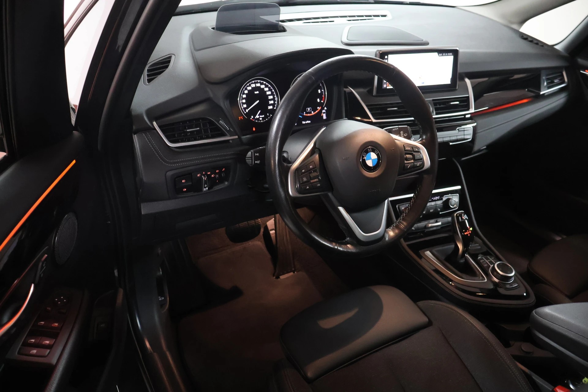 BMW 218d xDrive Active Tourer Steptronic Sport Line-image-6