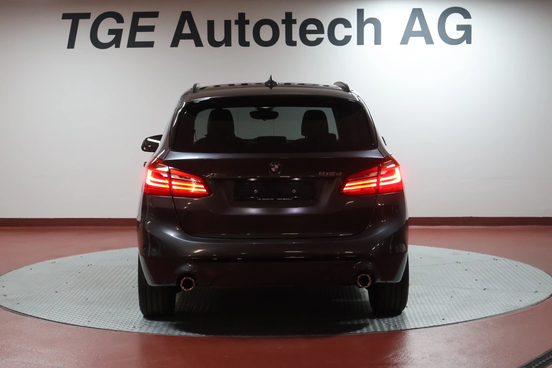BMW 218d xDrive Active Tourer Steptronic Sport Line-image-18