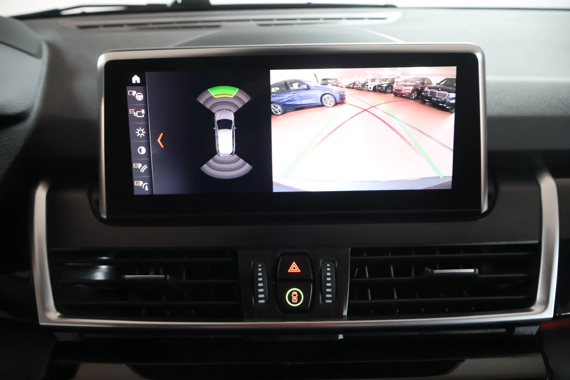 BMW 218d xDrive Active Tourer Steptronic Sport Line-image-11