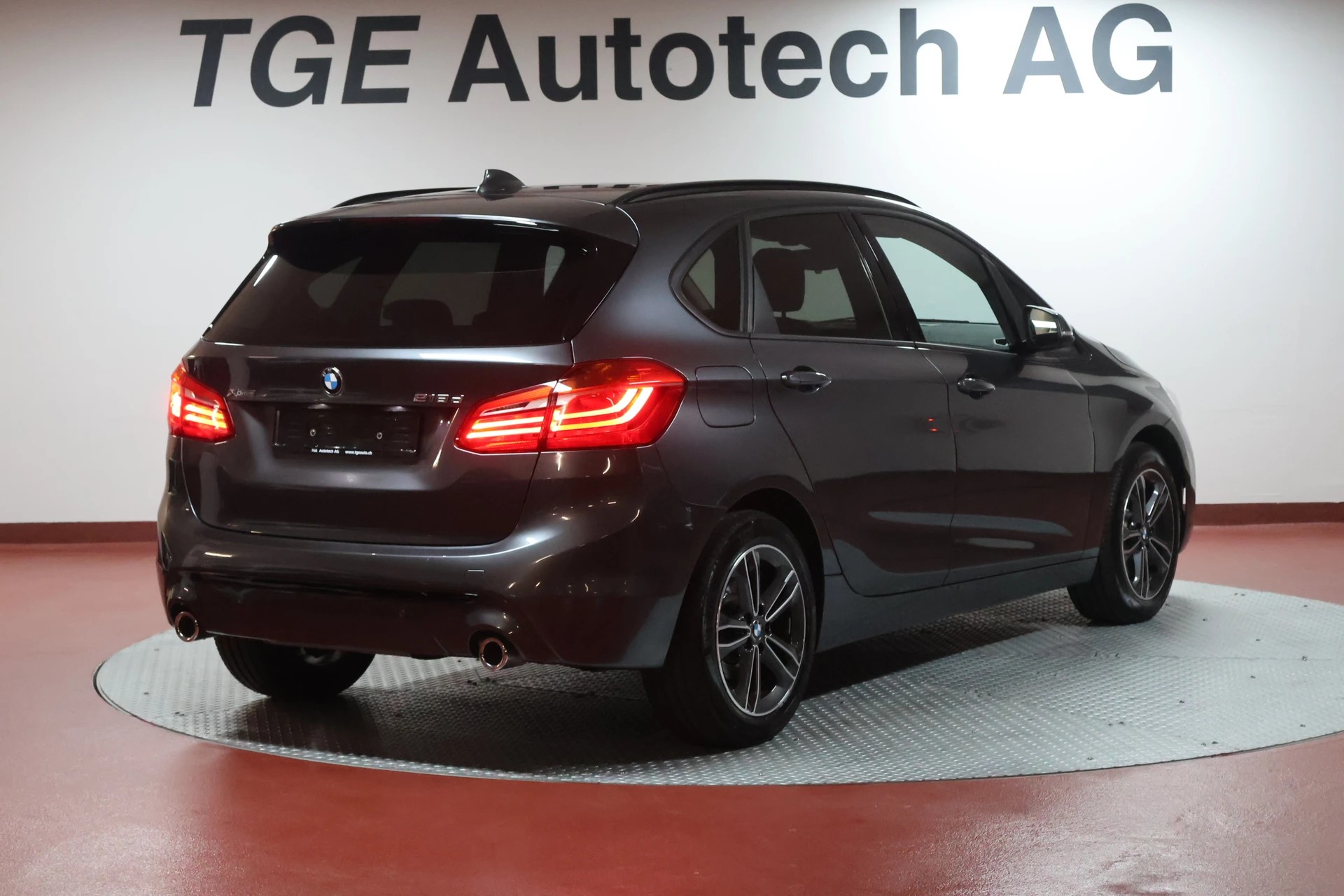 BMW 218d xDrive Active Tourer Steptronic Sport Line-image-17