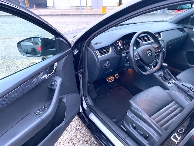 SKODA Octavia Combi 2.0 TSI RS DSG-image-7