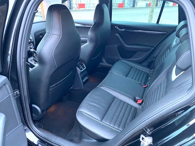 SKODA Octavia Combi 2.0 TSI RS DSG-image-9