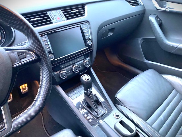 SKODA Octavia Combi 2.0 TSI RS DSG-image-4