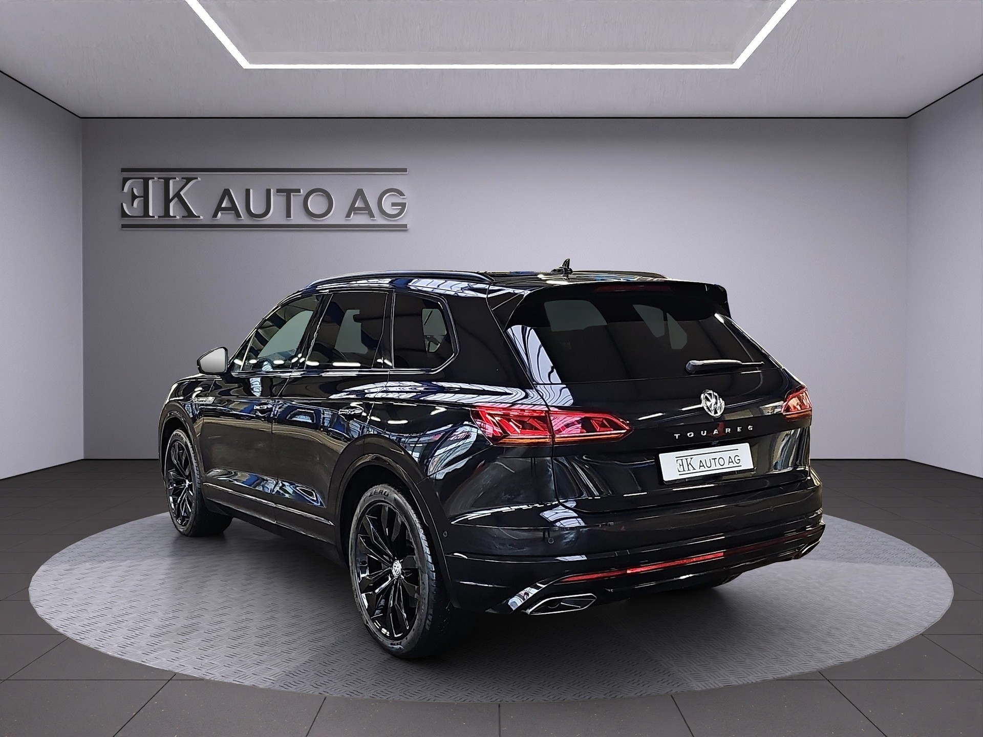 VW Touareg 3.0 V6 TSI R-Line-image-2