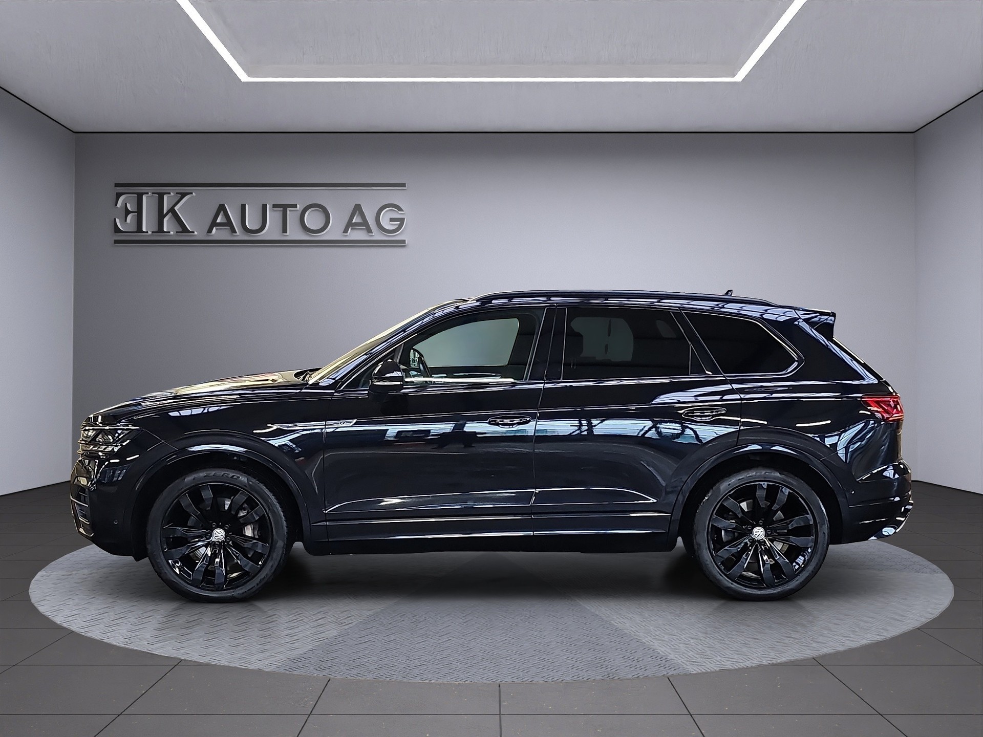 VW Touareg 3.0 V6 TSI R-Line-image-1