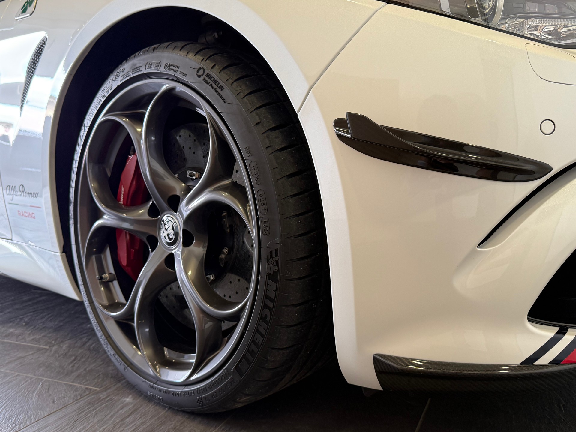 ALFA ROMEO Giulia 2.9 V6 Quadrifoglio Racing Sauber F1-showroom-element-3