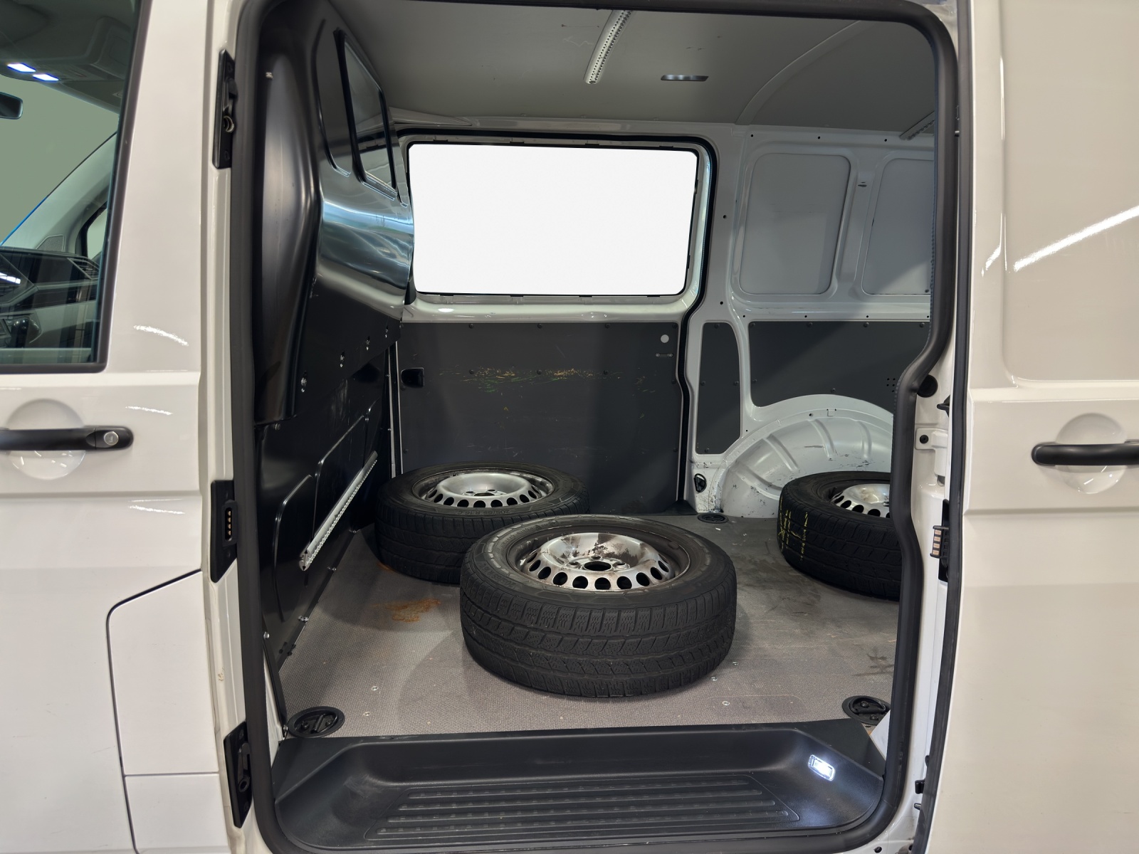 VW T6.1 2.0 TDI 4Motion-image-11