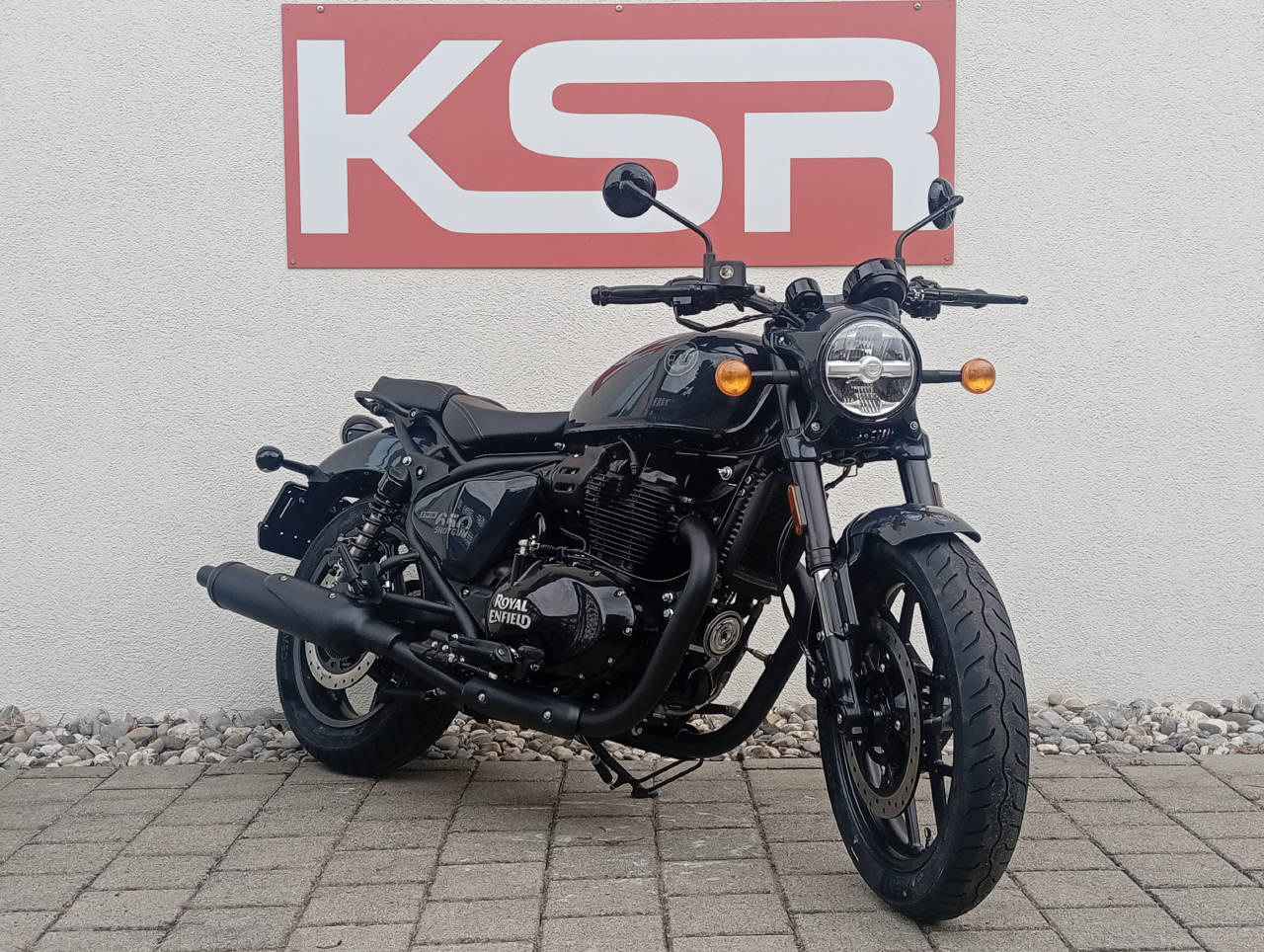 ROYAL ENFIELD Shotgun 650 Single-showroom-element-2
