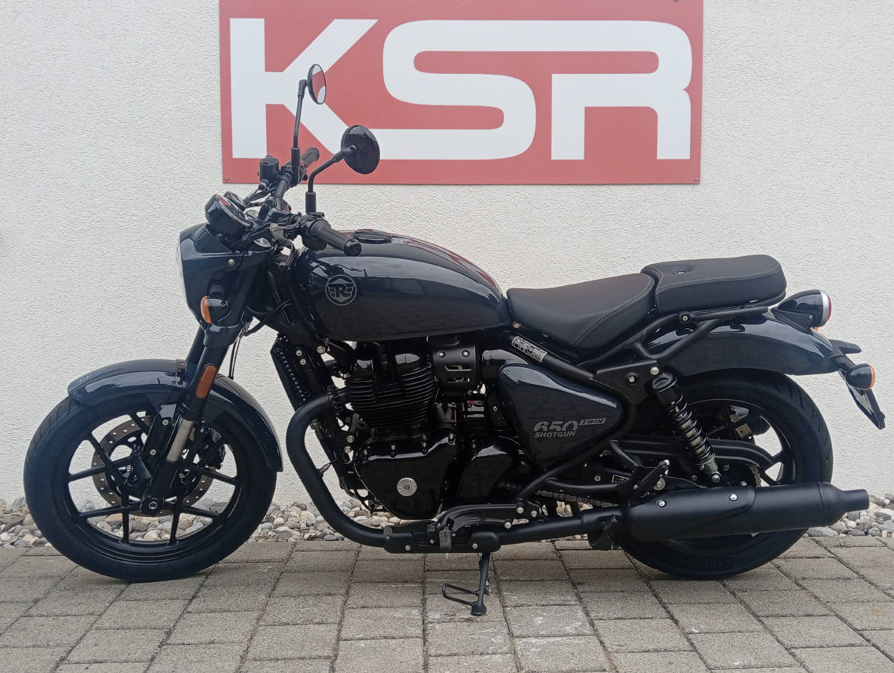 ROYAL ENFIELD Shotgun 650 Single-showroom-element-1