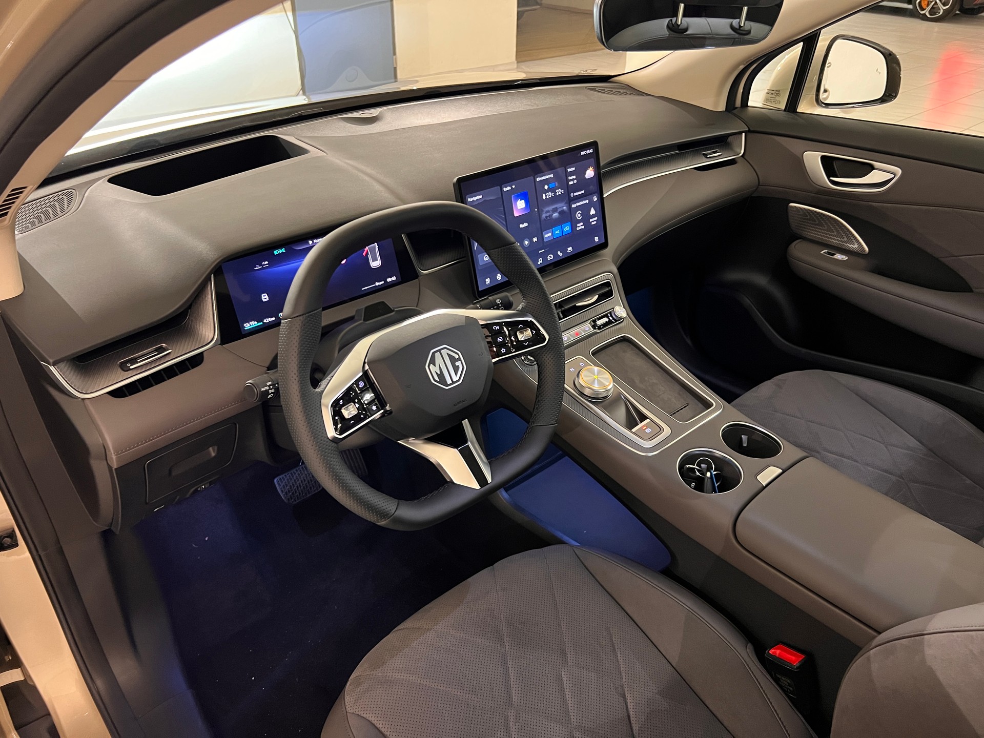 MG S6 EV 77kWh Luxury AWD-image-10