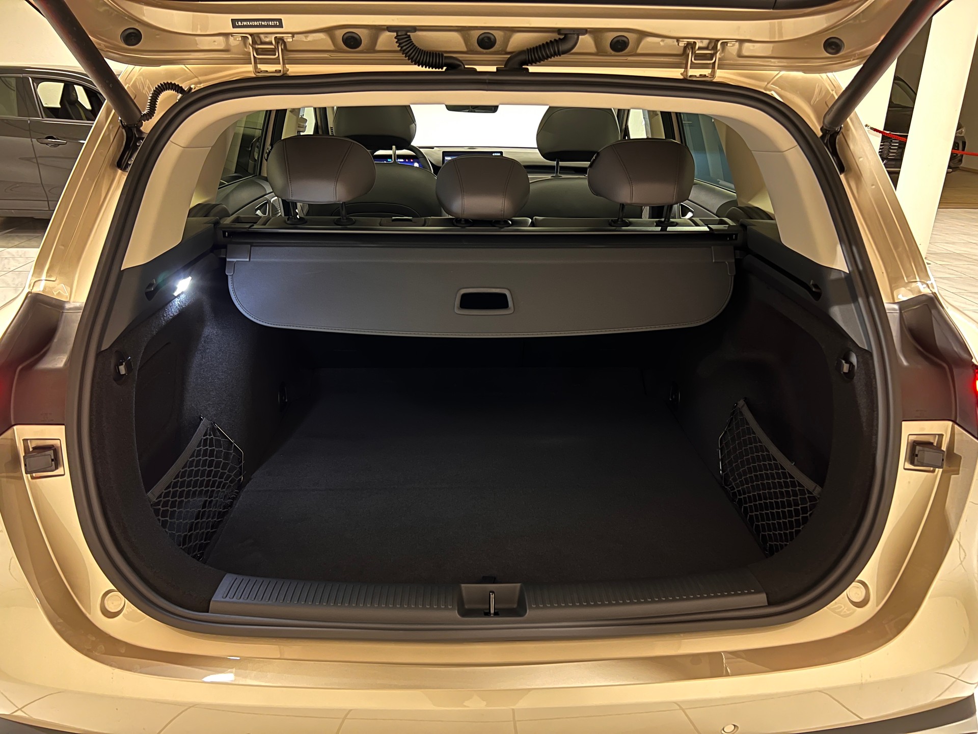 MG S6 EV 77kWh Luxury AWD-image-6
