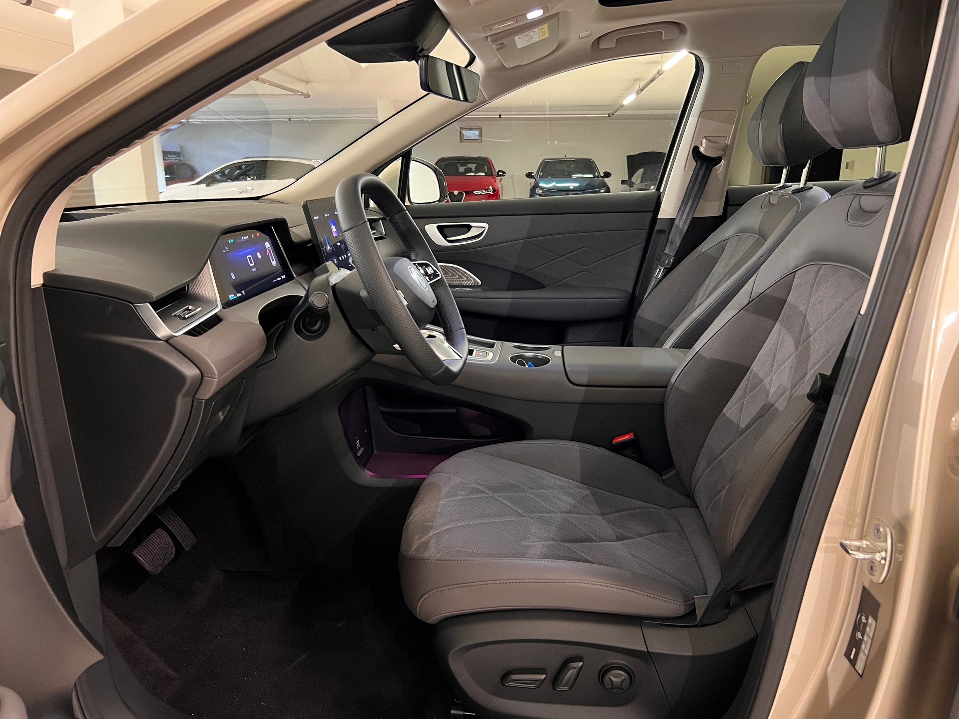 MG S6 EV 77kWh Luxury AWD-image-9