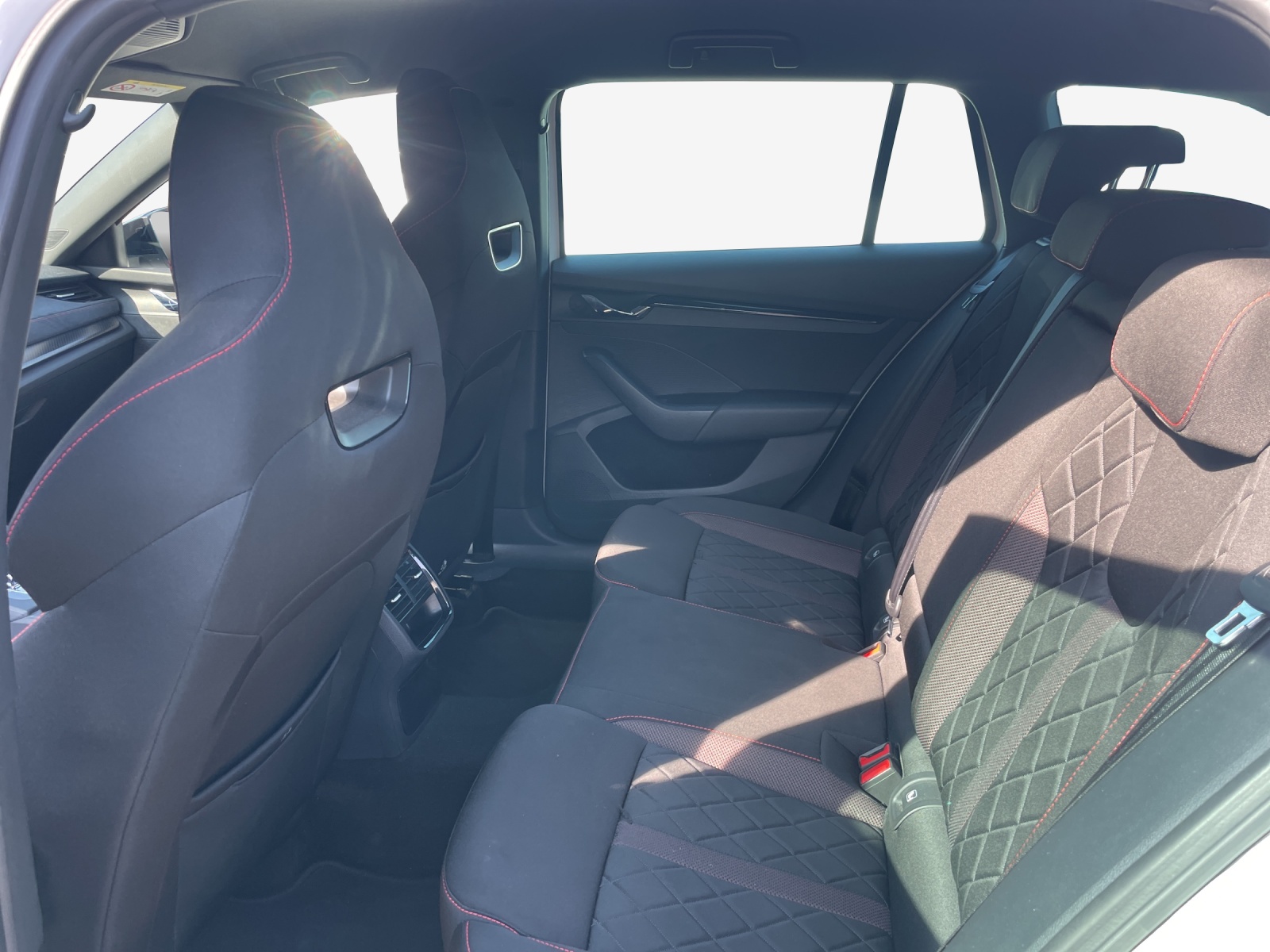 SKODA Octavia Combi 2.0 TSI DSG RS-image-11