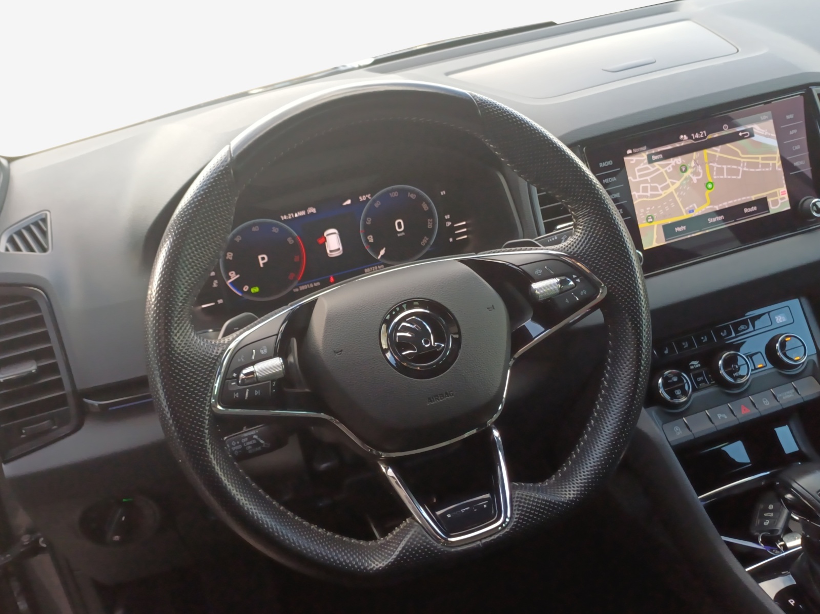 SKODA Karoq 2.0 TSI SportLine 4x4 DSG-image-9