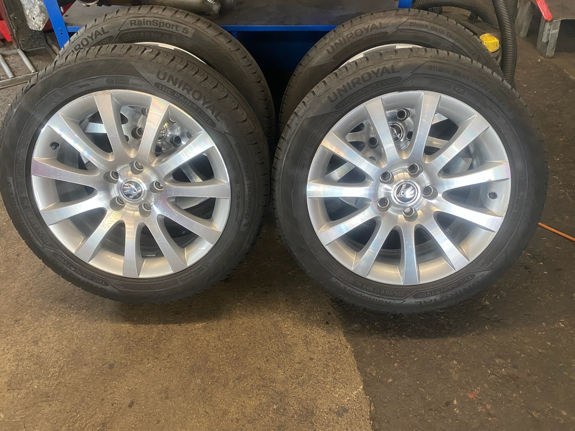 SKODA Yeti 2.0 TDI Elegance 4x4 DSG-image-5