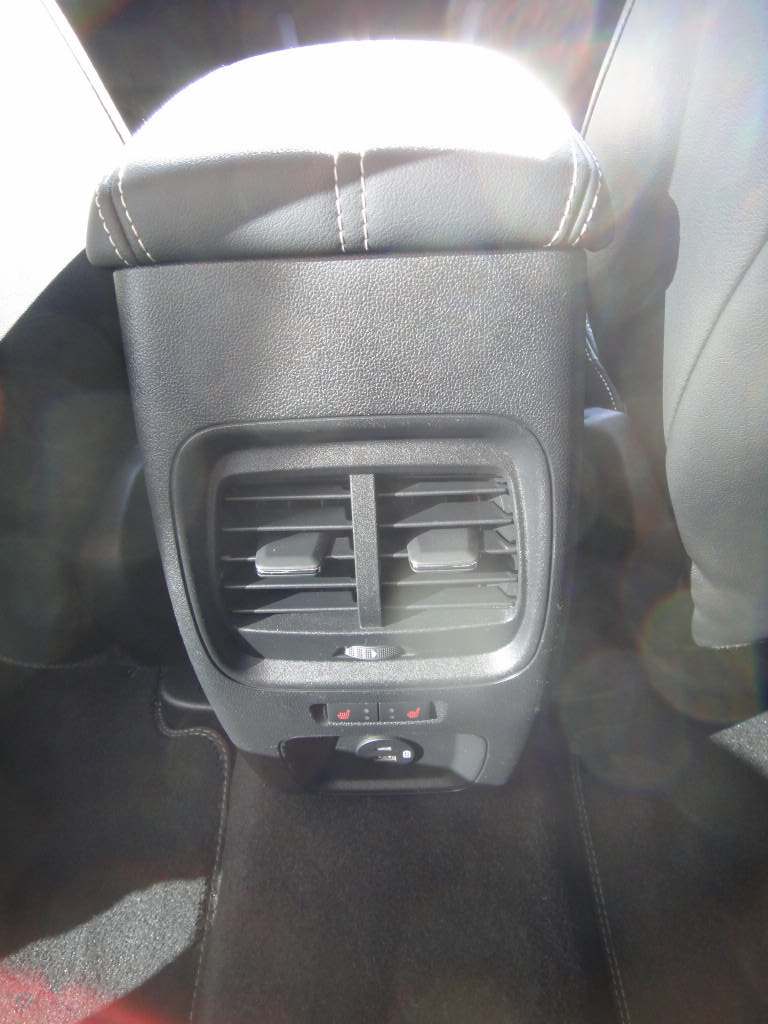 FORD Kuga 2.5 Plug-in Hybrid Vignale-image-13