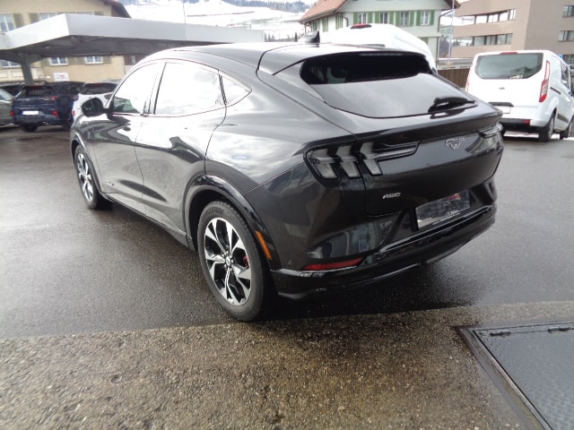 FORD Mustang Mach-E Premium AWD-image-2