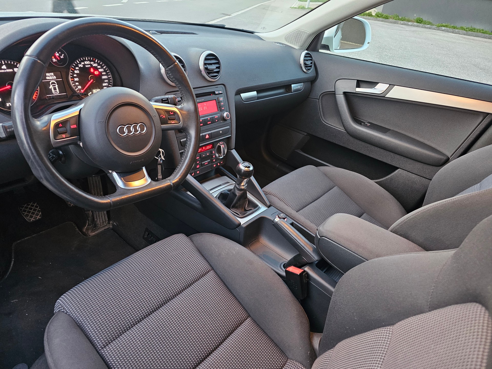 AUDI A3 Sportback 1.8 TFSI Snow quattro-image-5
