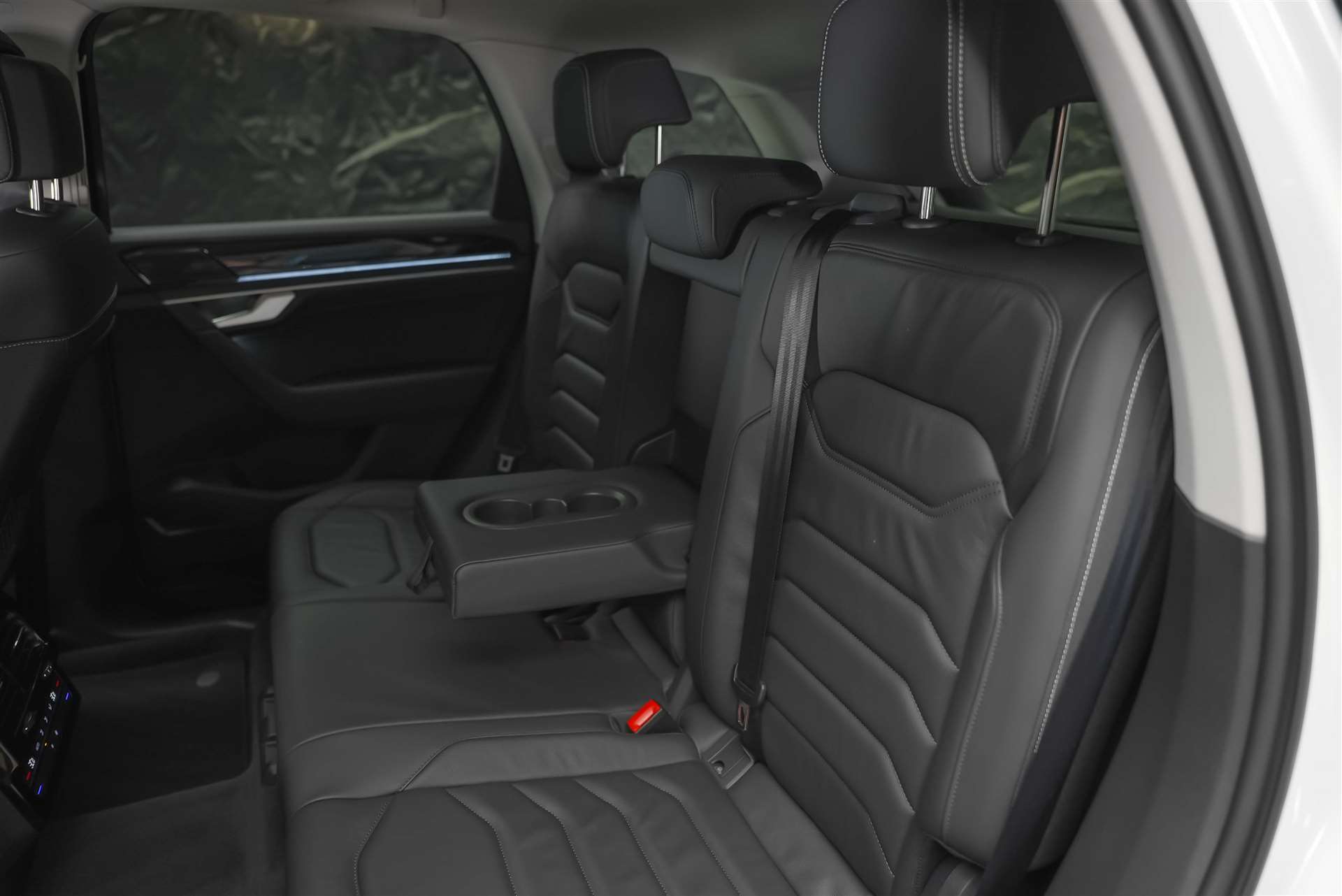 VW Touareg 3.0 TDI Basic Tiptronic *Werksgarantie*22" Felgen*AHK*-image-12