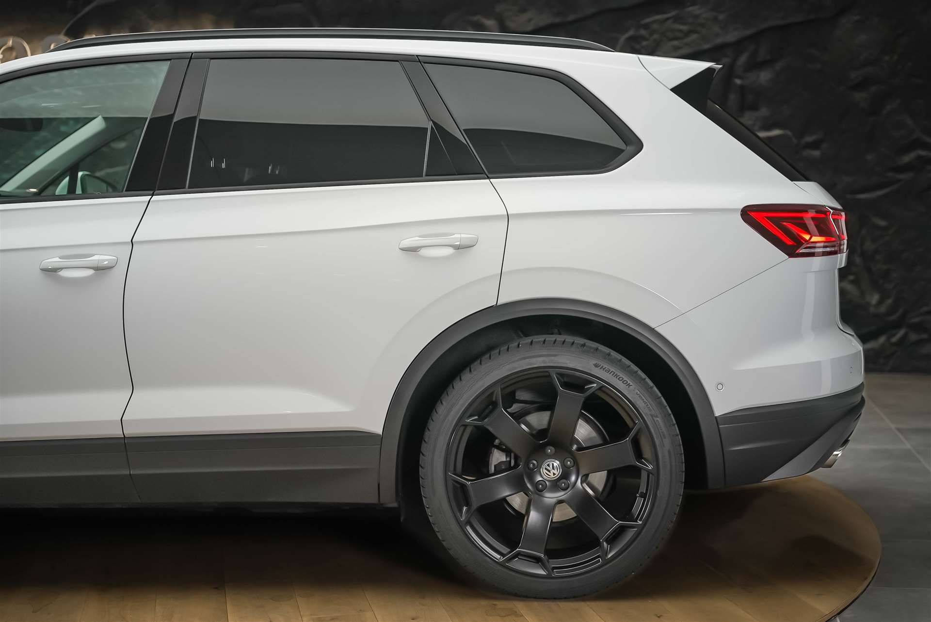 VW Touareg 3.0 TDI Basic Tiptronic *Werksgarantie*22" Felgen*AHK*-image-16