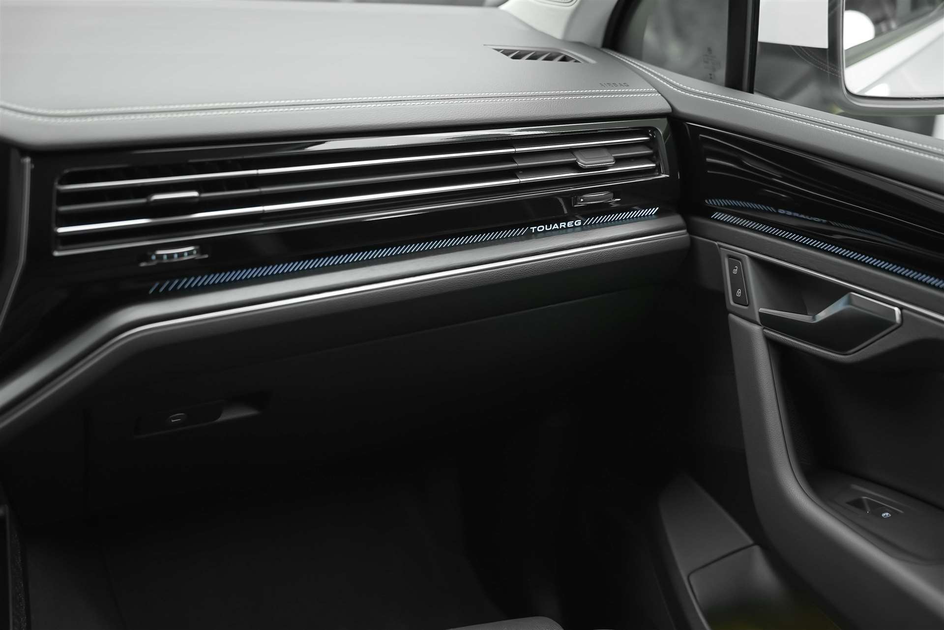 VW Touareg 3.0 TDI Basic Tiptronic *Werksgarantie*22" Felgen*AHK*-image-25