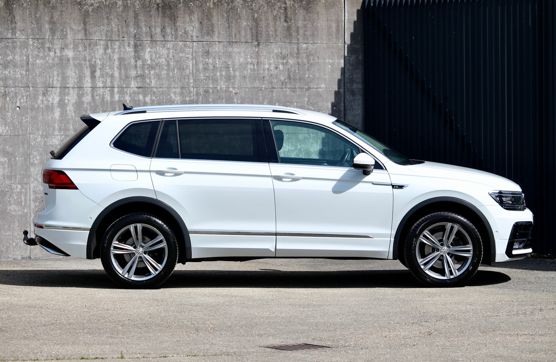 VW Tiguan Allspace 2.0 TDI SCR R-Line 4-Motion DSG 200PS*MFK 21.05.26 *7-Plätzer *elektr. Anhänherkupplung *Standheizung-showroom-element-3