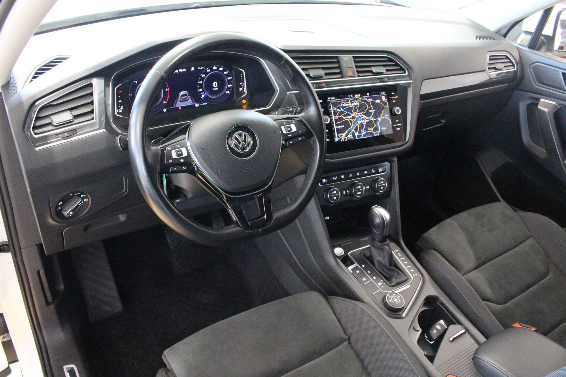 VW Tiguan Allspace 2.0 TDI SCR R-Line 4-Motion DSG 200PS*MFK 21.05.26 *7-Plätzer *elektr. Anhänherkupplung *Standheizung-image-8