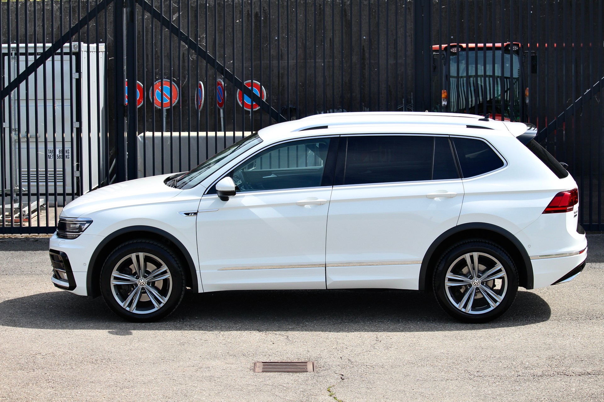VW Tiguan Allspace 2.0 TDI SCR R-Line 4-Motion DSG 200PS*MFK 21.05.26 *7-Plätzer *elektr. Anhänherkupplung *Standheizung-image-6