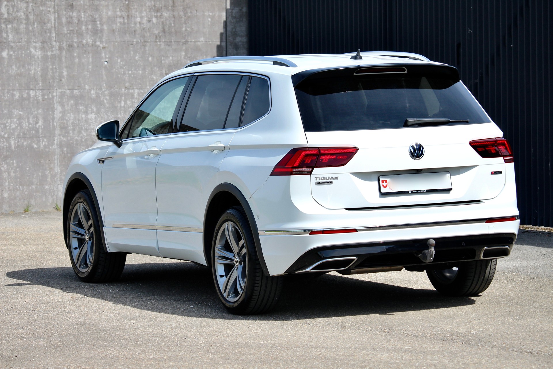 VW Tiguan Allspace 2.0 TDI SCR R-Line 4-Motion DSG 200PS*MFK 21.05.26 *7-Plätzer *elektr. Anhänherkupplung *Standheizung-image-4