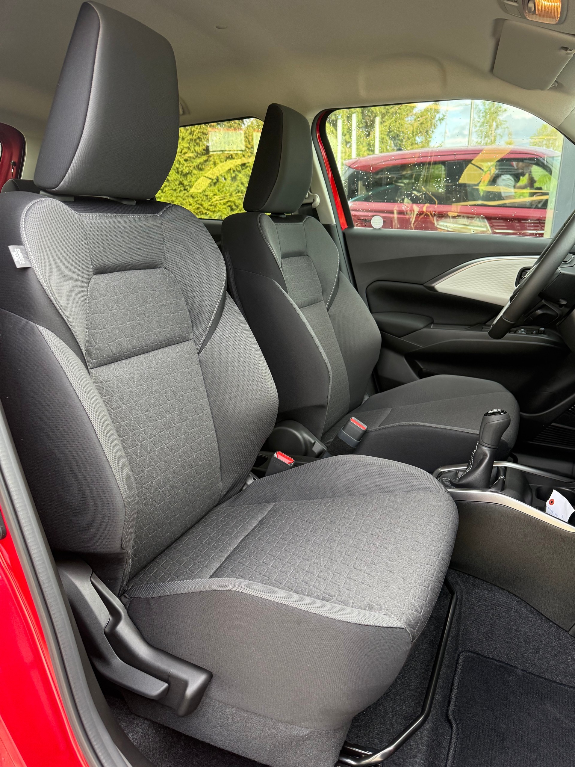 SUZUKI Swift 1.2 Sakura Top Hybrid 4x4-image-9