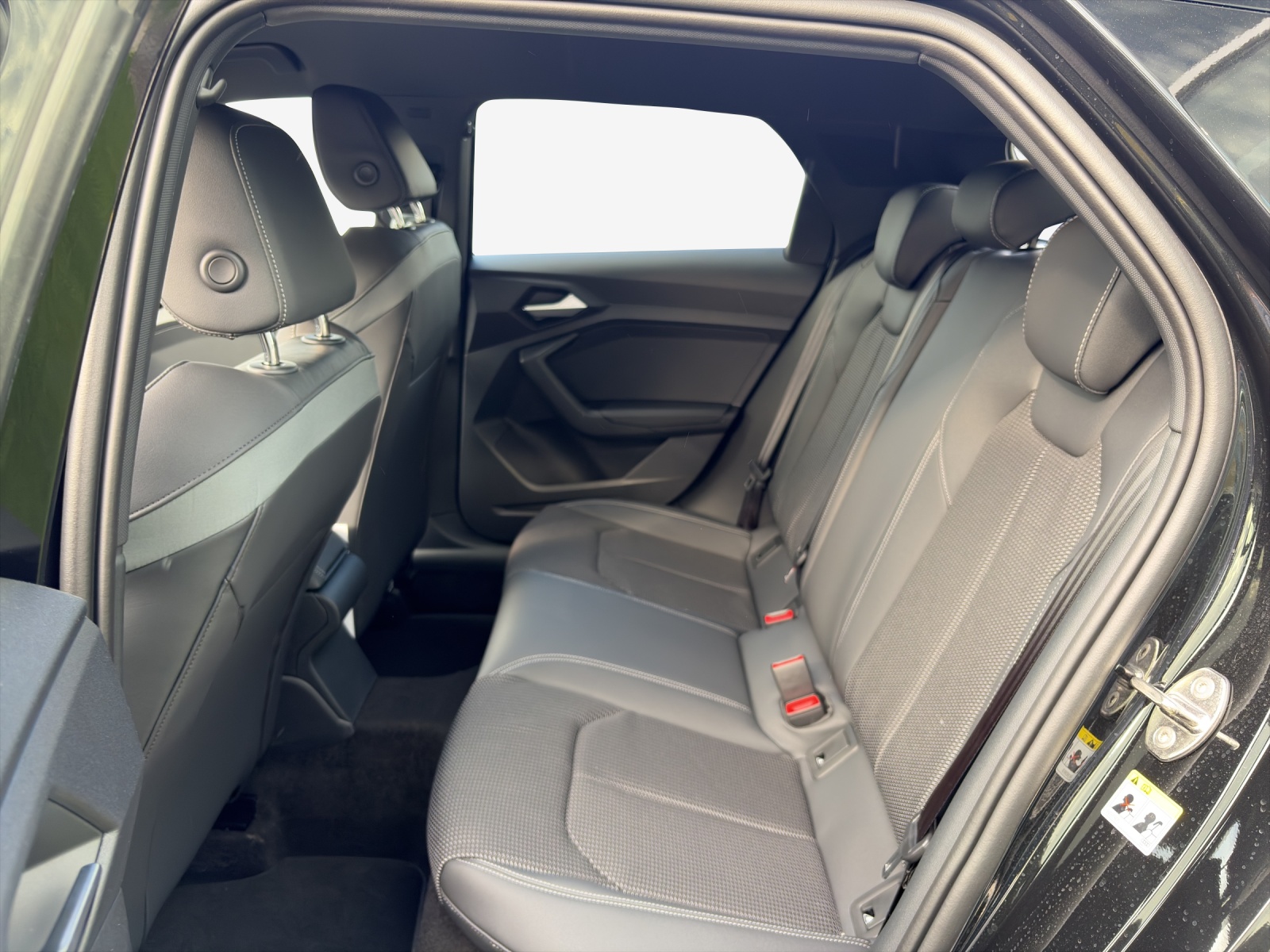 AUDI A1 Sportback 30 TFSI S Line Attraction S-tronic-image-10