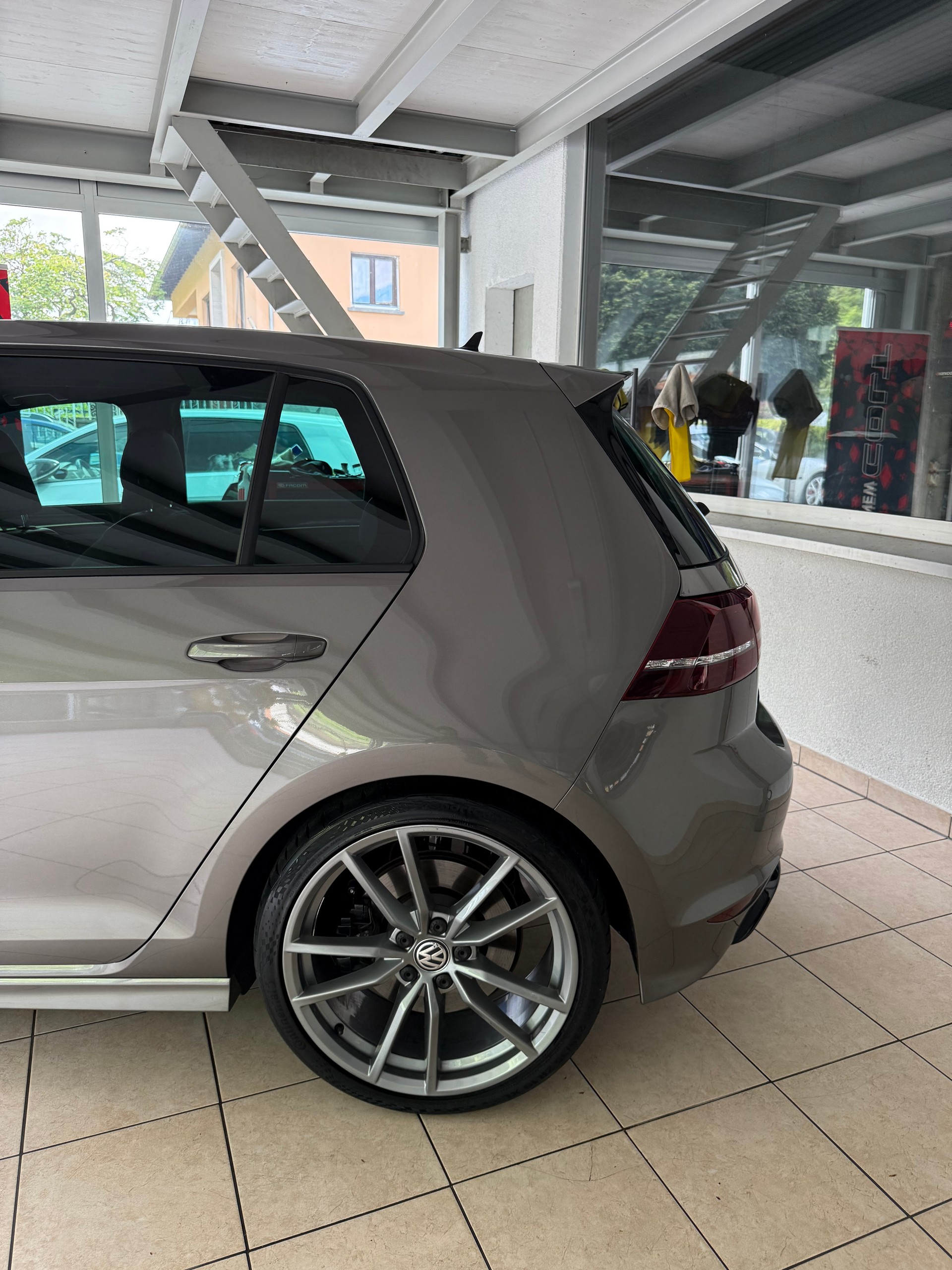 VW Golf 2.0 TSI R 4Motion DSG-image-3