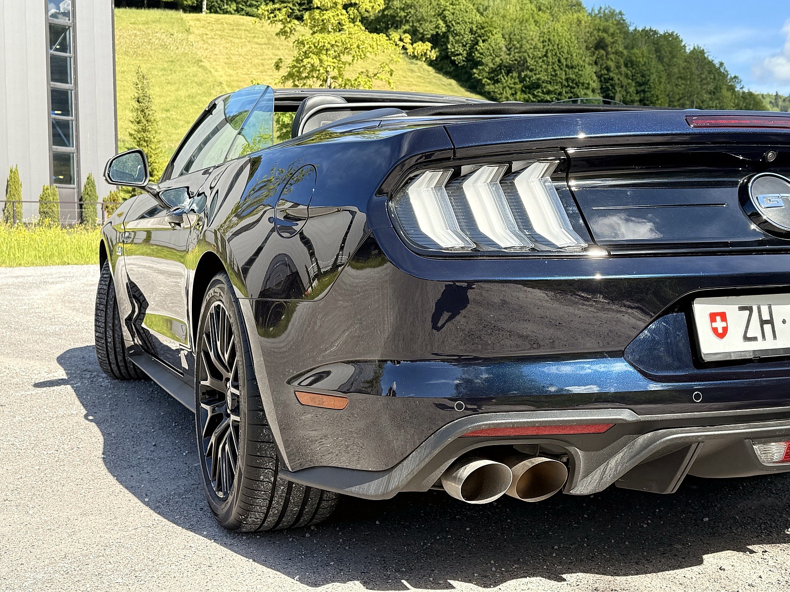 FORD GT-image-1