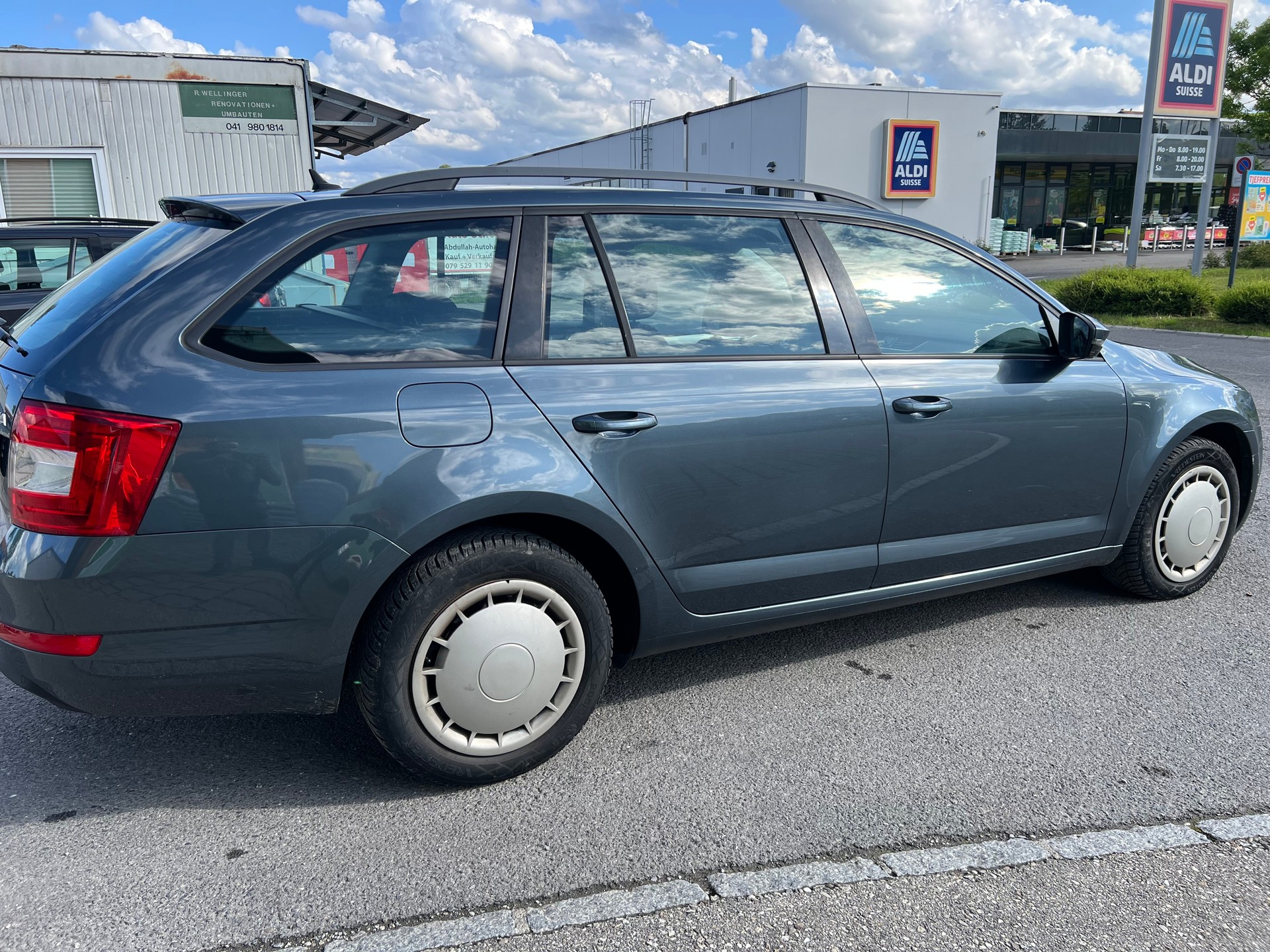 SKODA Octavia Combi 2.0 TDI Swiss Edition DSG-image-4