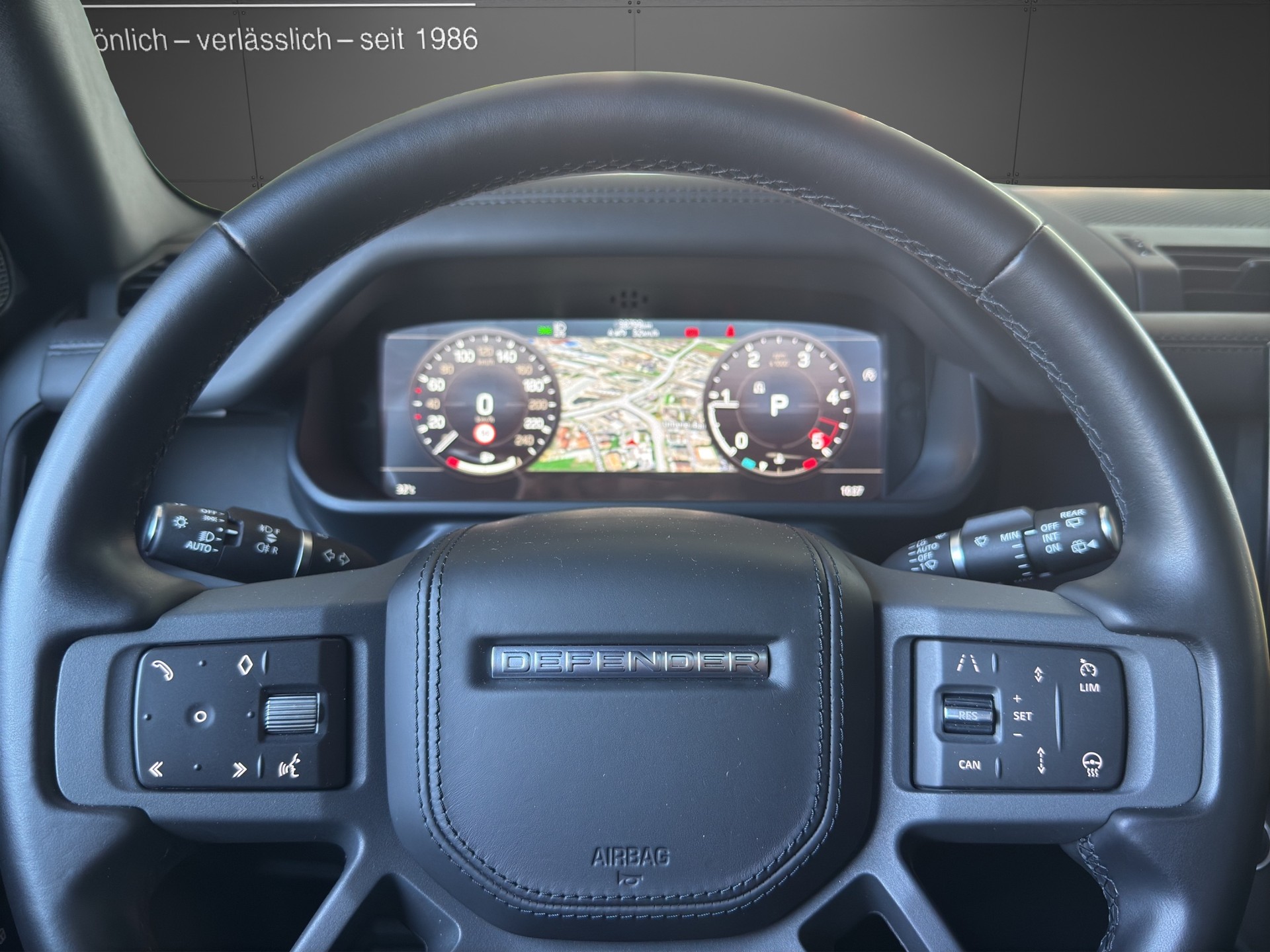 LAND ROVER Defender 110 3.0 D I6 300 X-Dynamic HSE AWD AT8-image-9