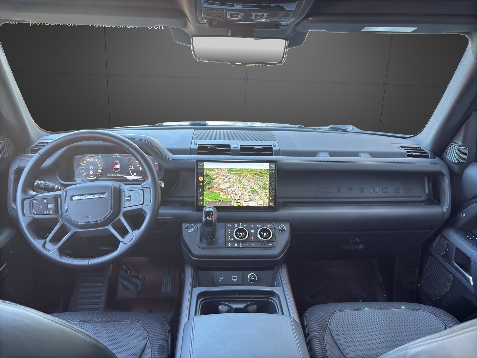 LAND ROVER Defender 110 3.0 D I6 300 X-Dynamic HSE AWD AT8-showroom-element-3