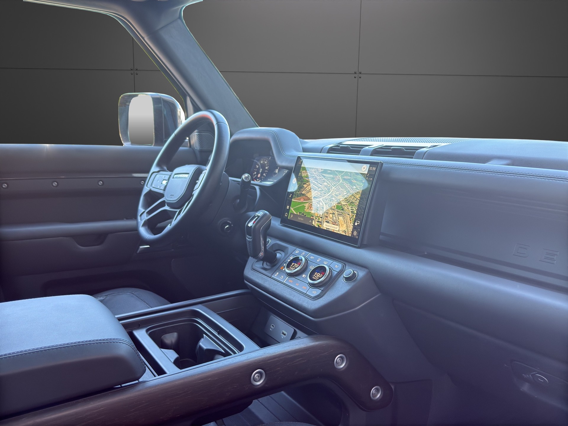 LAND ROVER Defender 110 3.0 D I6 300 X-Dynamic HSE AWD AT8-image-7