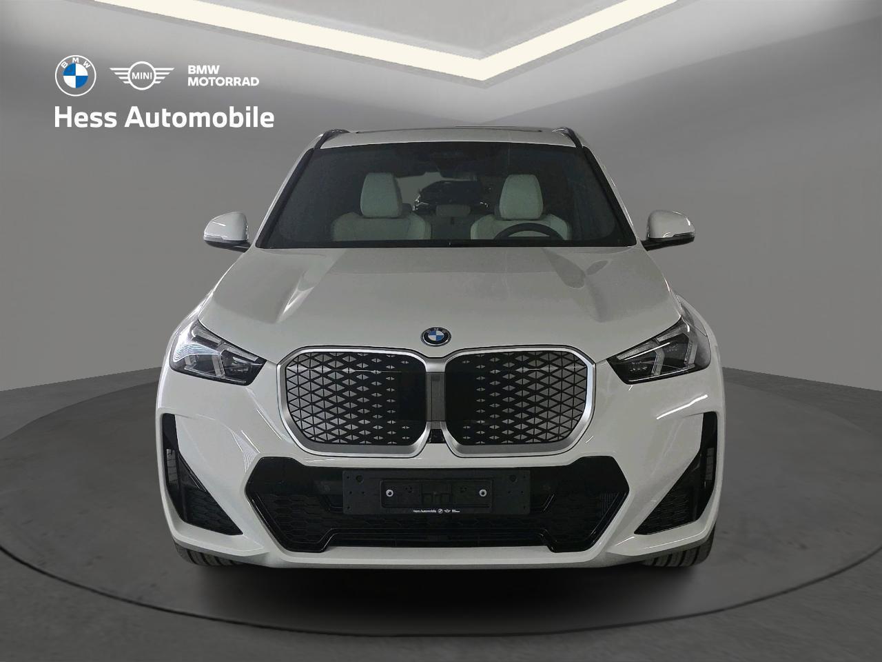 BMW iX1 30 xDrive-showroom-element-3