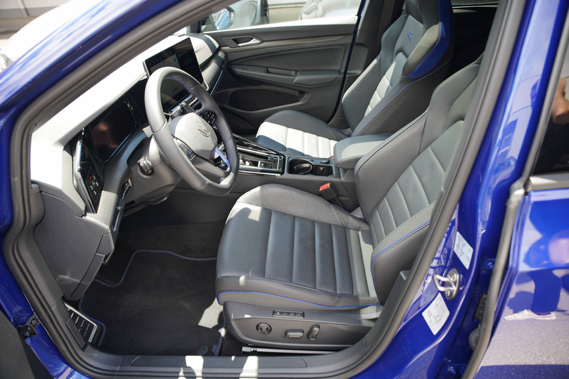VW Golf 2.0 TSI R Black Edition DSG 4 Motion-image-7