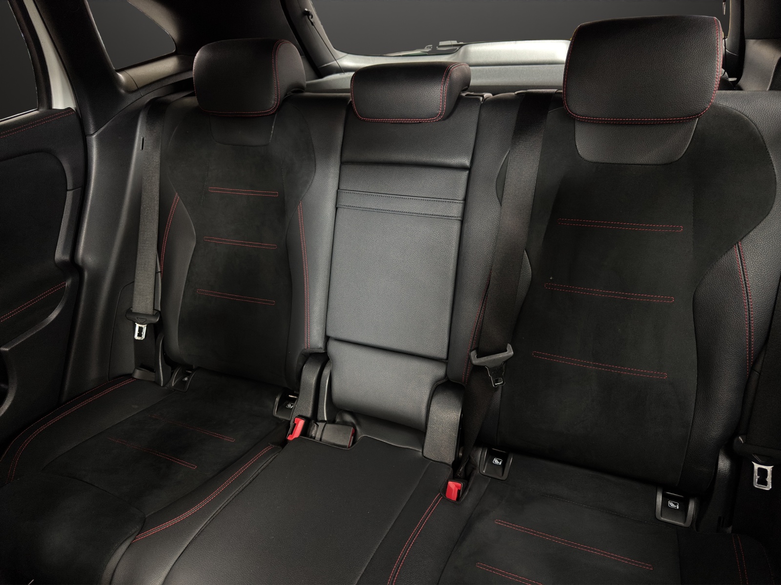 MERCEDES-BENZ GLA 250e AMG Line 8G-DCT-image-14