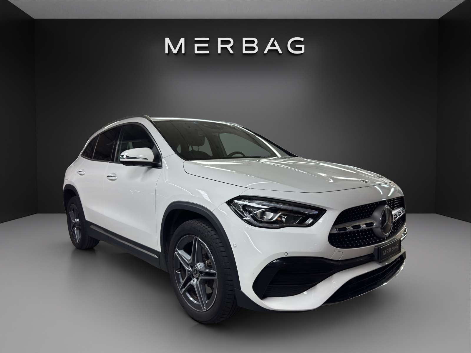 MERCEDES-BENZ GLA 250e AMG Line 8G-DCT-image-5