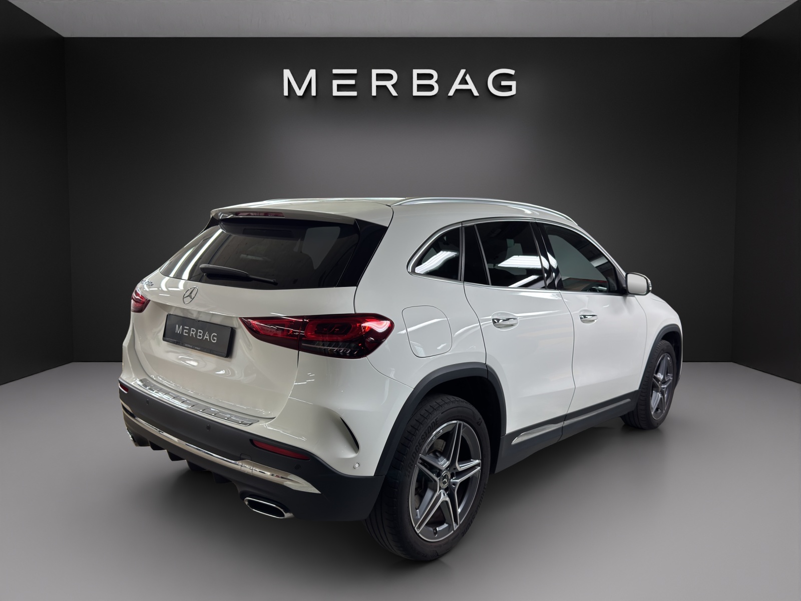 MERCEDES-BENZ GLA 250e AMG Line 8G-DCT-image-4