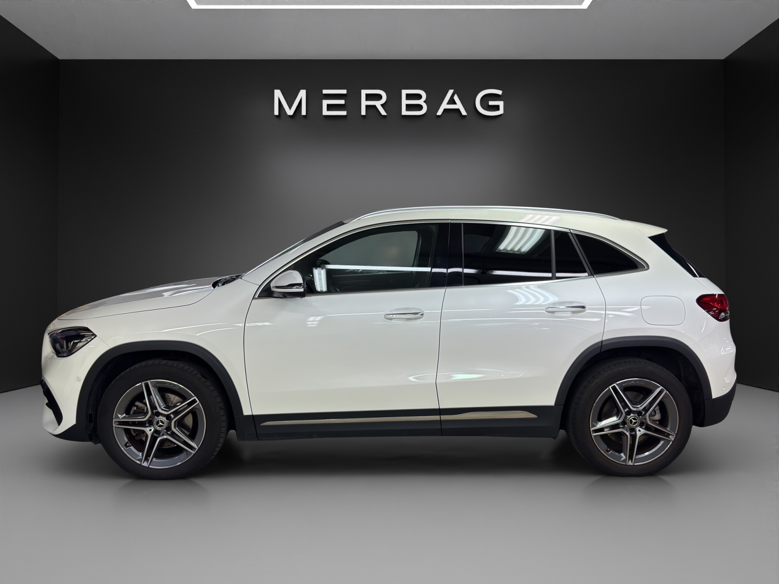 MERCEDES-BENZ GLA 250e AMG Line 8G-DCT-image-1