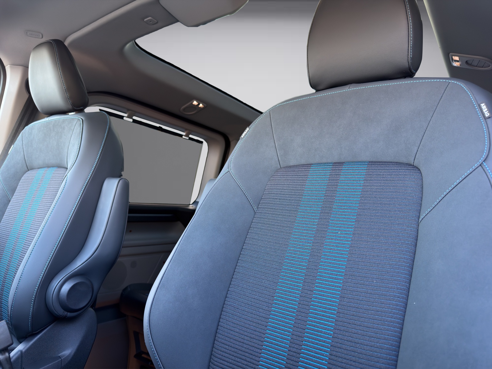 FORD Tourneo C Bus 320 L1 2.0 EcoBlue 170 Sport 4x4-image-9