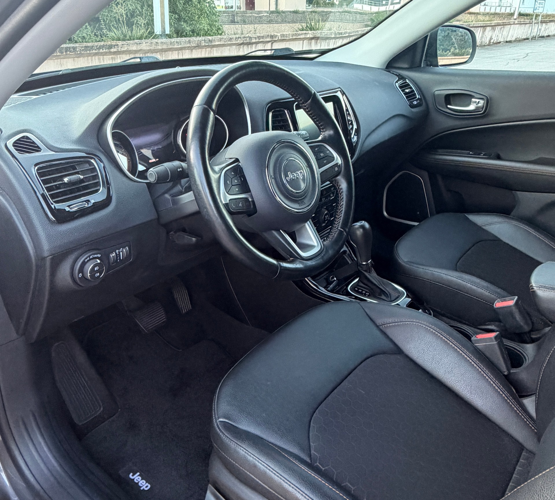 JEEP Compass 4x2 1.3 Turbo Limited DKG-image-8