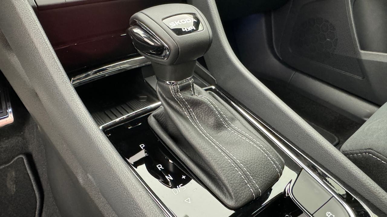 SKODA Karoq 2.0 TDI CR SportLine 4x4-image-10