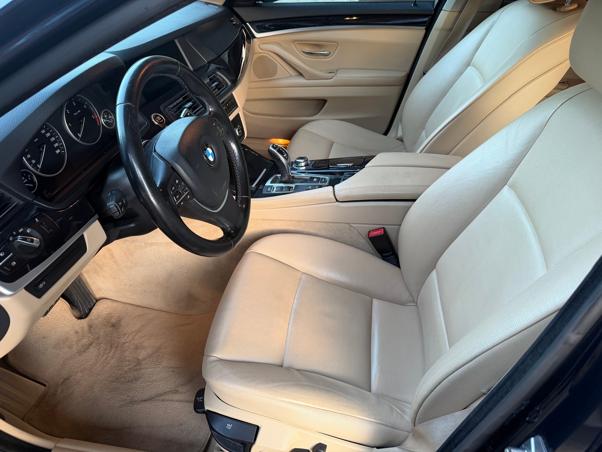 BMW 530d xDrive Touring Steptronic-image-8
