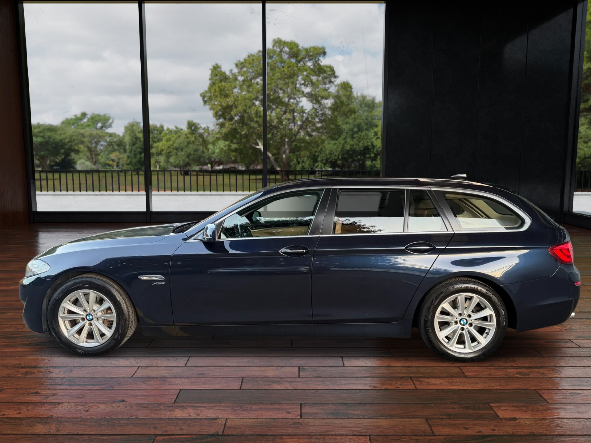 BMW 530d xDrive Touring Steptronic-image-2