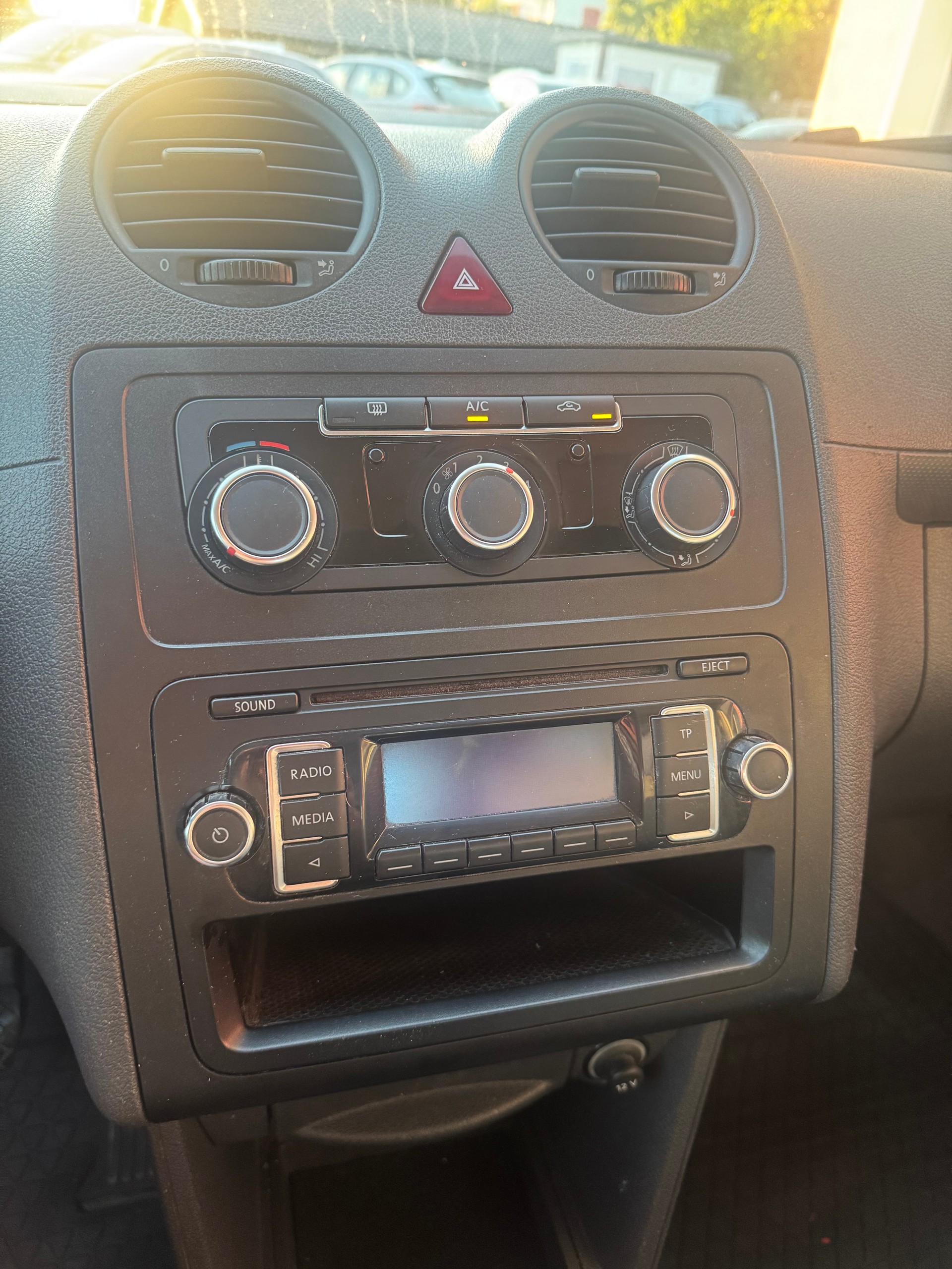 VW Caddy 2.0 TDI 4Motion-image-10